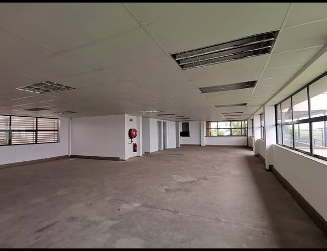1,726M² WAREHOUSE TO LET IN JET PARK